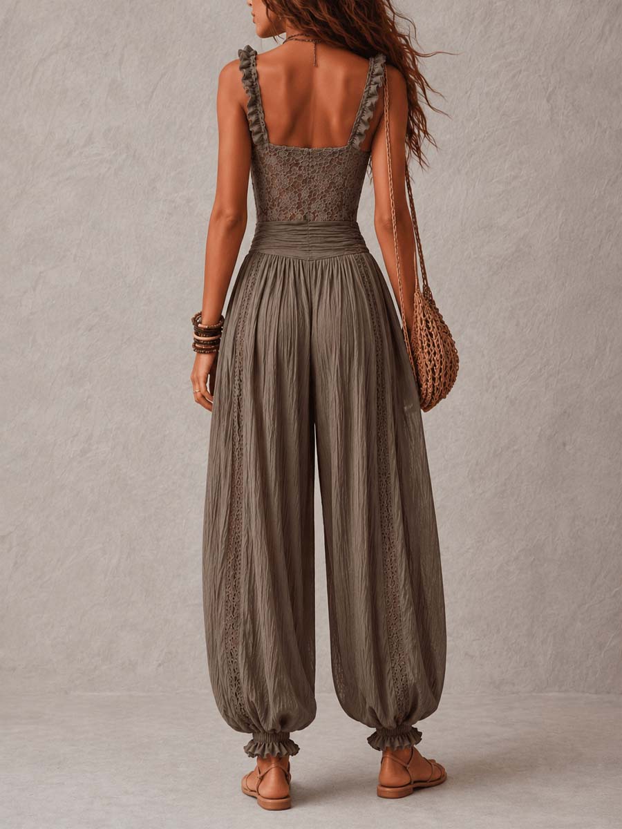 Wanda | Completo con bandeau in pizzo grigio e pantaloni harem in cotone plissettato.