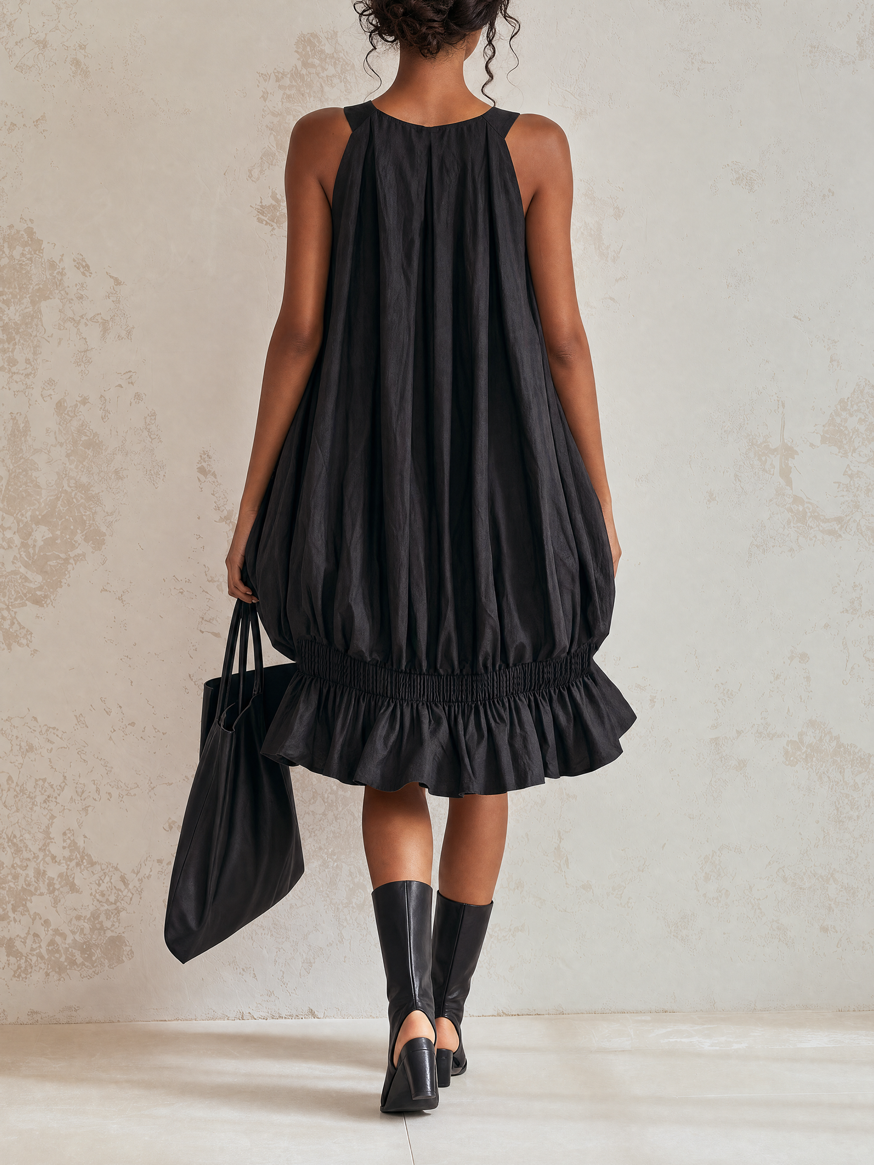 Elvira | Vestido midi negro sin mangas con efecto burbuja, cintura elástica fruncida y dobladillo con volantes