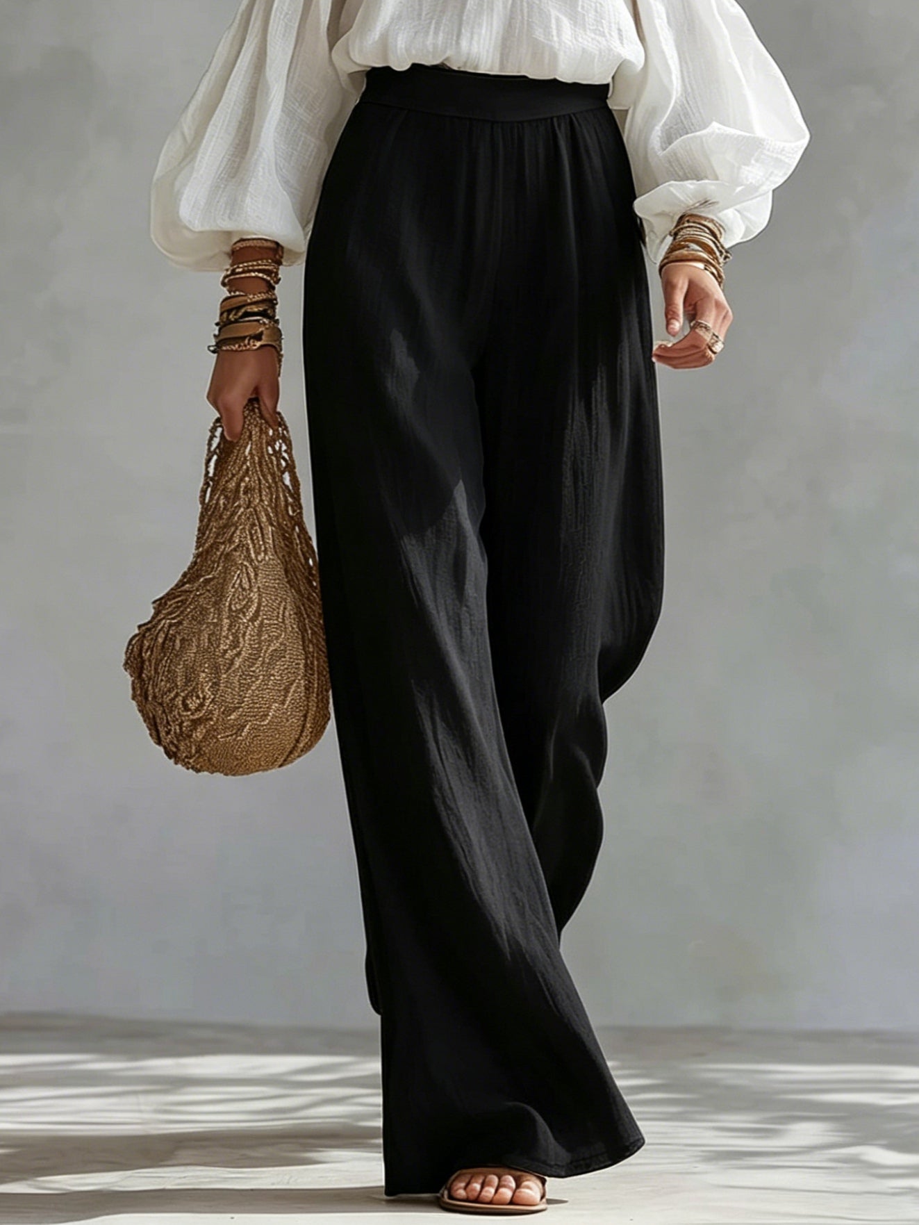 Nicoletta | Completo con top bianco a spalle scoperte e pantaloni neri a palazzo